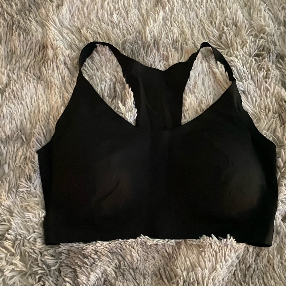 seamless black sports bra